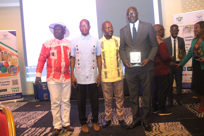 Prix Bonne Gouvernance du Meilleur Fondateur d’Etablissement Privé d’Enseignement  Général en Côte d’Ivoire décerné au fondateur du Groupe ETIC